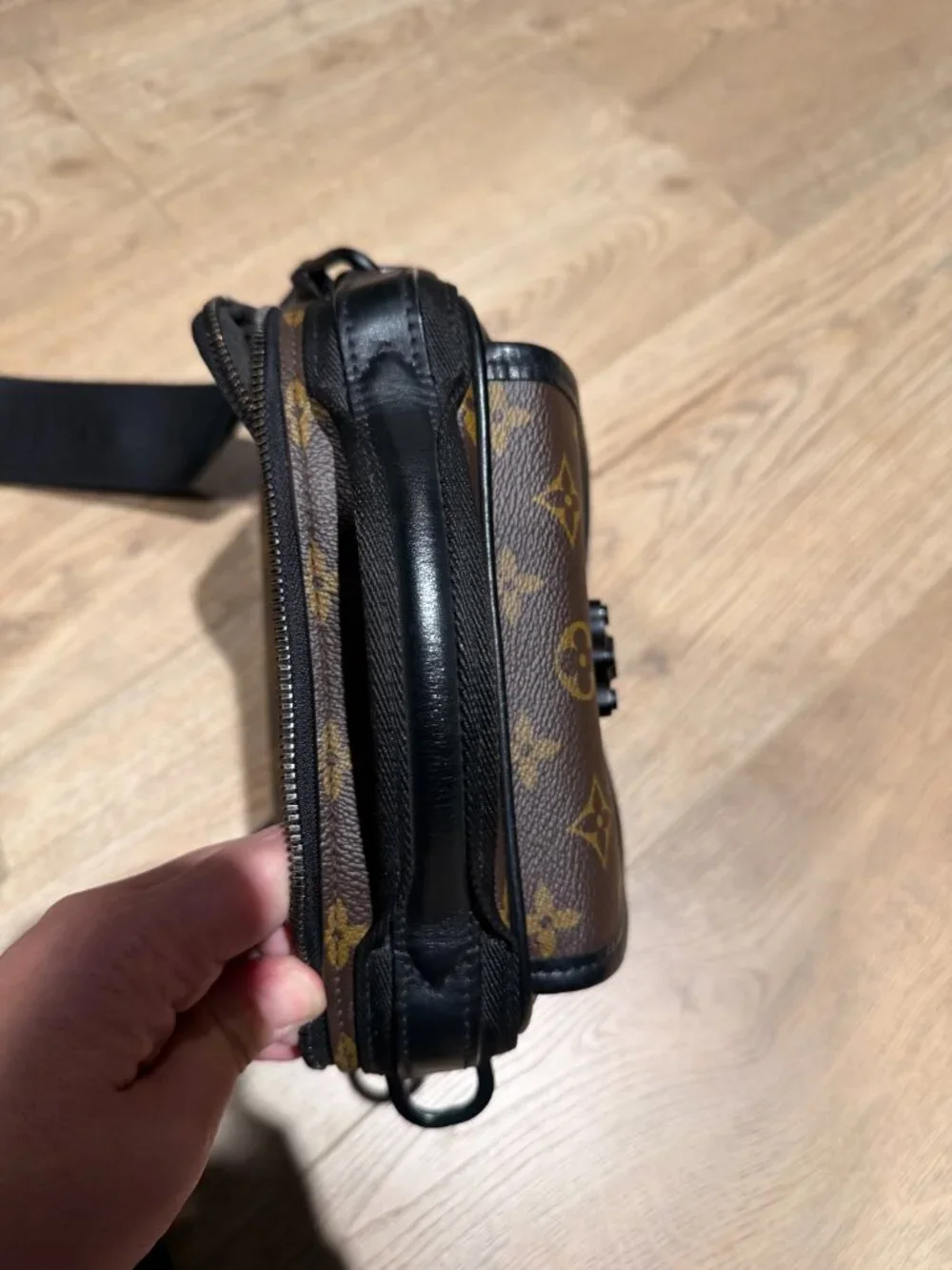 Louis Vuitton Quest Messenger